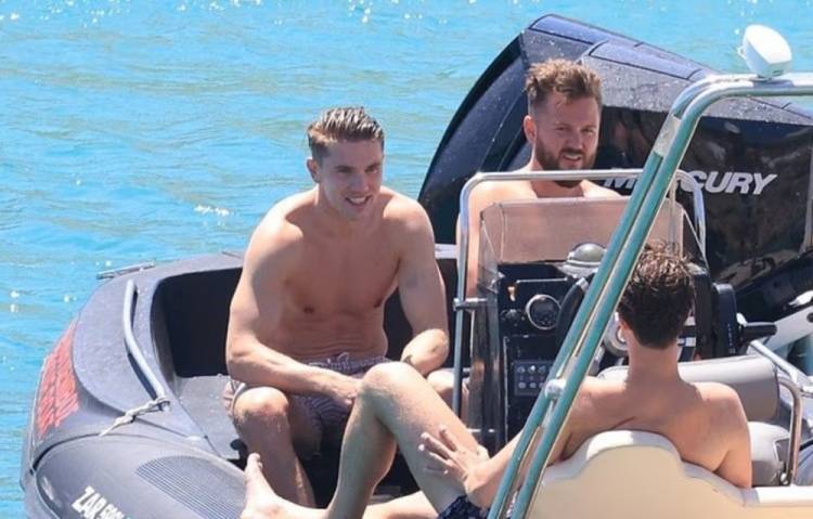 邮报：约克雷斯被拍到正在希腊日光浴 等待阿森纳和曼联的报价